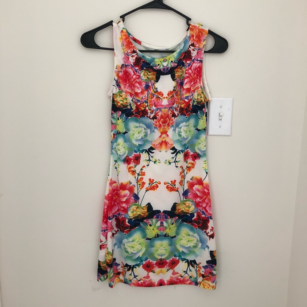 CLOSET CLEAROUT Floral Body Con Dress